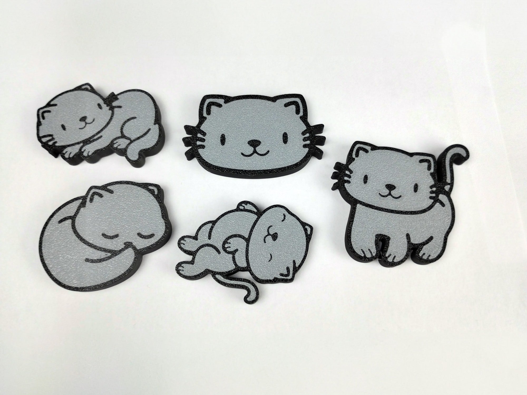 Motivübersicht der Katzenmagnete in hellgrau mit schwarzer Kontur.