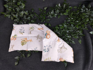 Körnerkissen mit vielen Dschungeltieren auf weißem Hintergrund