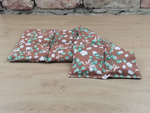 Körnerkissen mit Eucalyptus und Baumwollmotiv in braun