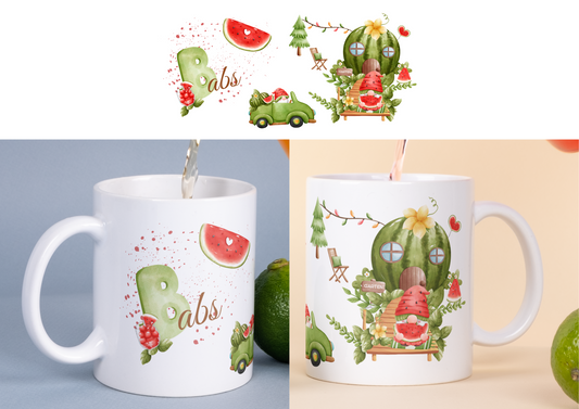 personalisierte Keramiktasse mit Gnomen und Wassermelonenmotiven
