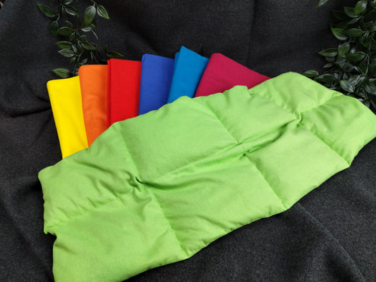 Körnerkissen in hellgrün als Beispiel für alle einfarbeigen knallig bunten Körnerkissen wie gelb, orange, rot, grün, blau, beere und lila