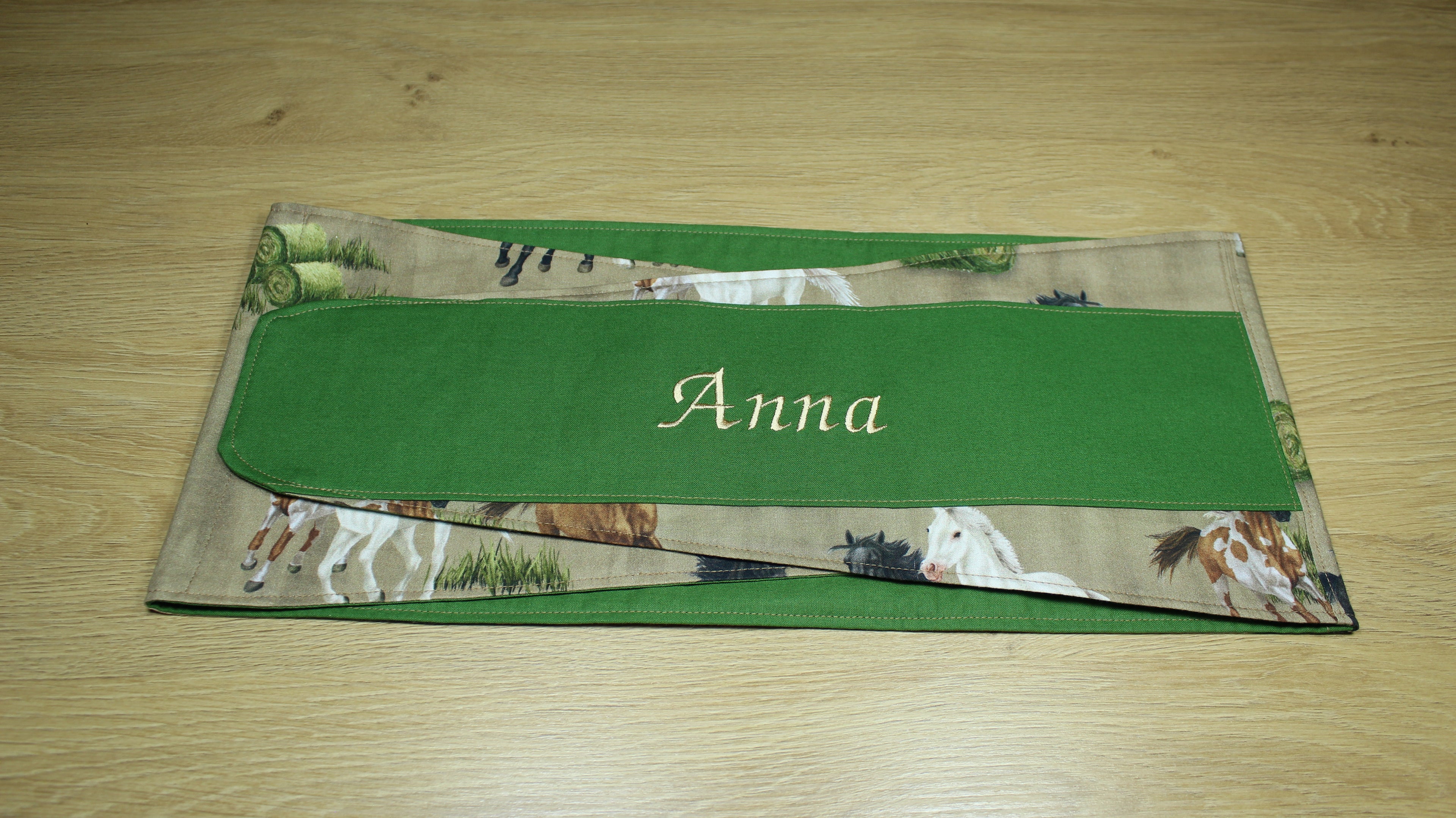 Körnerkissengurt mit personalisiertem Namen Anna und Pferdemotiv