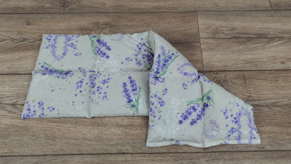 Körnerkissen mit nostalgischem Lavendelmotiv in beige und lila