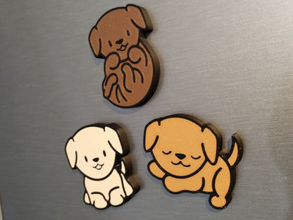 Kühlschrankmagnet mit Labradorwelpen als Motiv in 3 verschiedenen Farben.